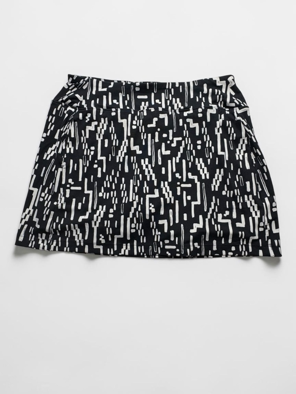 Title Nine Black & White Patterned Athletic Skirt